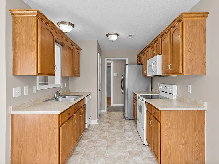 3932 Gaine Dr — Photo 7