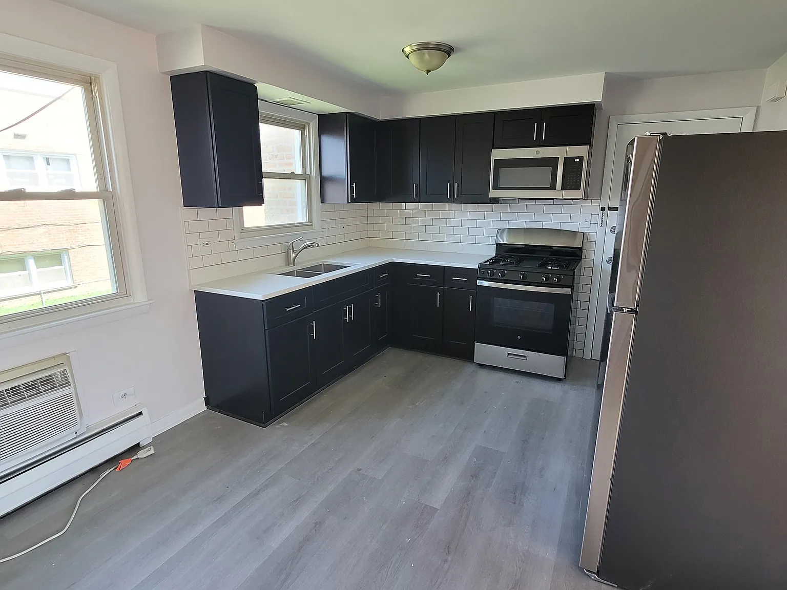 2 bed, 700 sqft, $1,600 — Photo 2