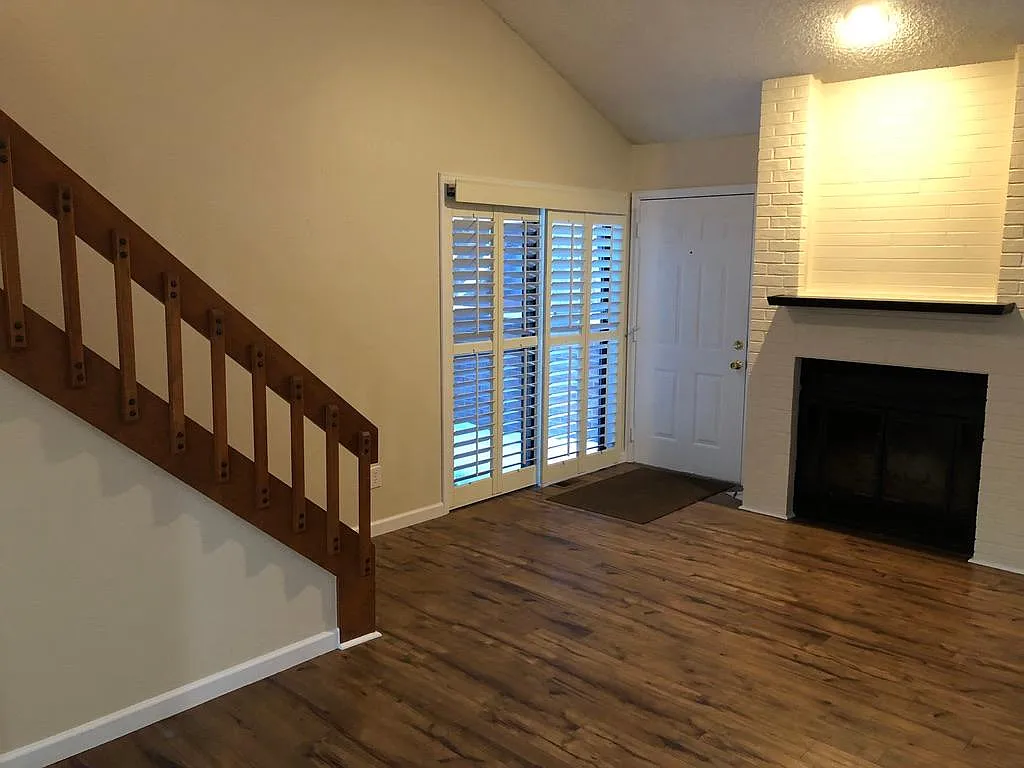 Building Photo - 2685 S Dayton Way #15
