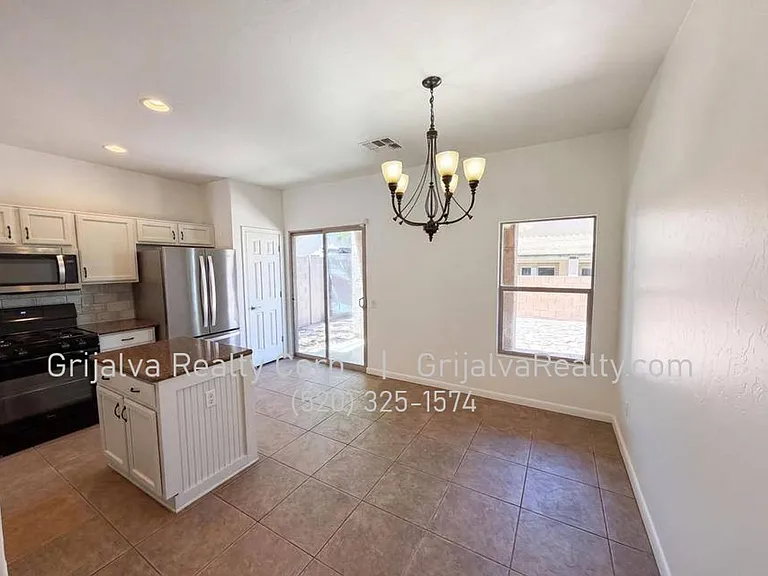 880 W Calle Valenciana — Photo 7