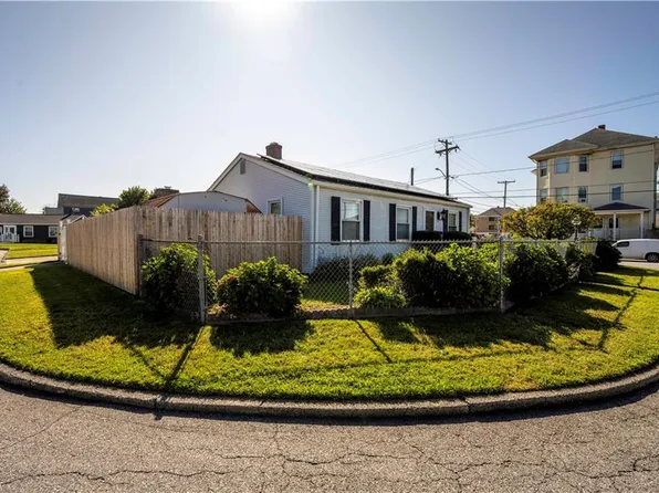 3 Rose Dr, Pawtucket, RI 02861