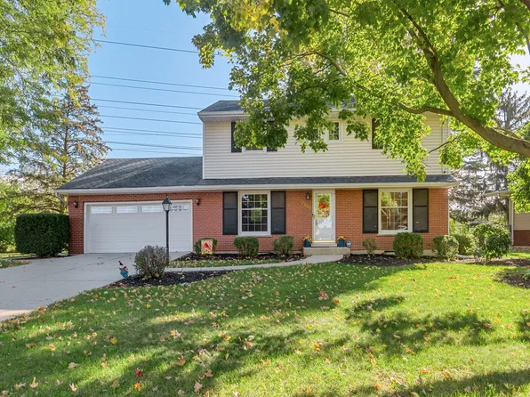 2829 Briarwood Dr E, Arlington Heights, IL 60005