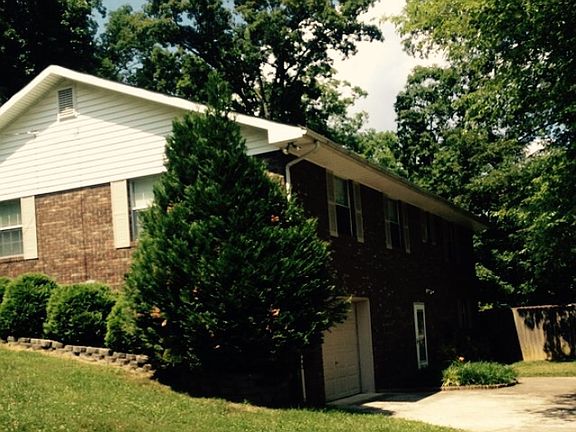 3rd image of 724 White Oak Circle