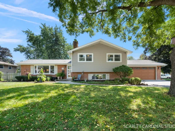 328 Spruce Dr, Naperville, IL 60540