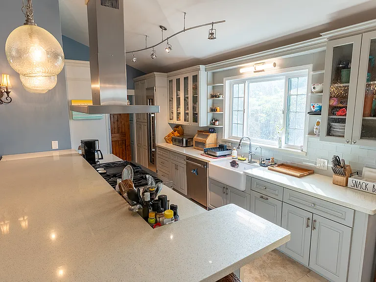 211 Portlock Rd — Photo 14