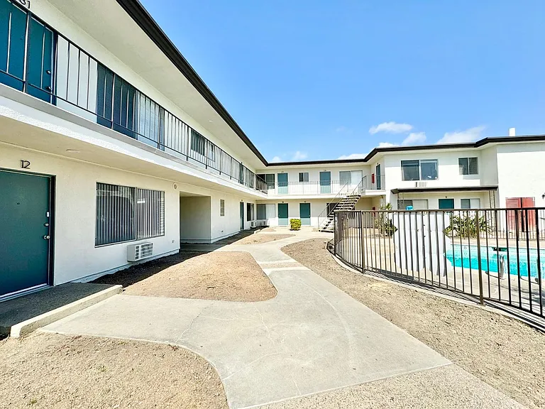 11075 Westminster Ave — Photo 37