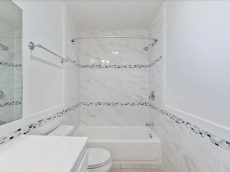 905 North 3rd Comfort, Community & Convenience in Vibrant Burbank — Photo 8