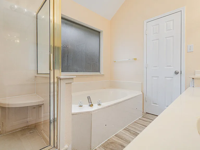 704 White Oak St — Photo 17