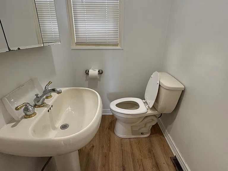 130 Roosevelt Ave #5 — Photo 12