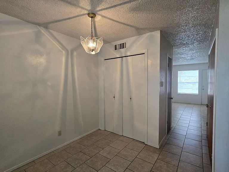 1309 Quail Cir #B — Photo 6