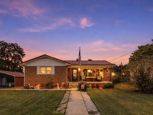 207 Clements St, Moorefield, WV 26836