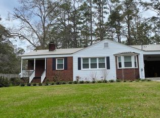 214 Honeysuckle Ln, Walterboro, SC 29488