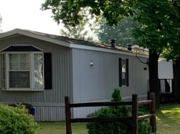 321 N 3rd St, Harpers Ferry, IA 52146