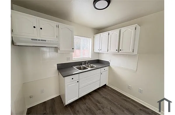 Building Photo - 1018 N Marine Ave #D