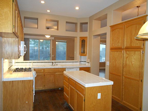 5th image of 1897 Hyde Park Ln