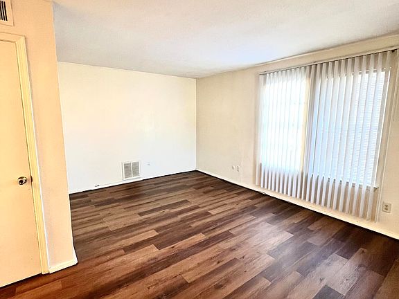 5th image of 12200 Candelaria Rd NE