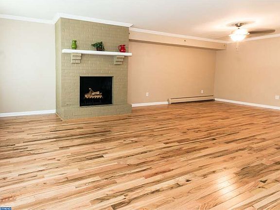 5th image of 748 Sandra Ln