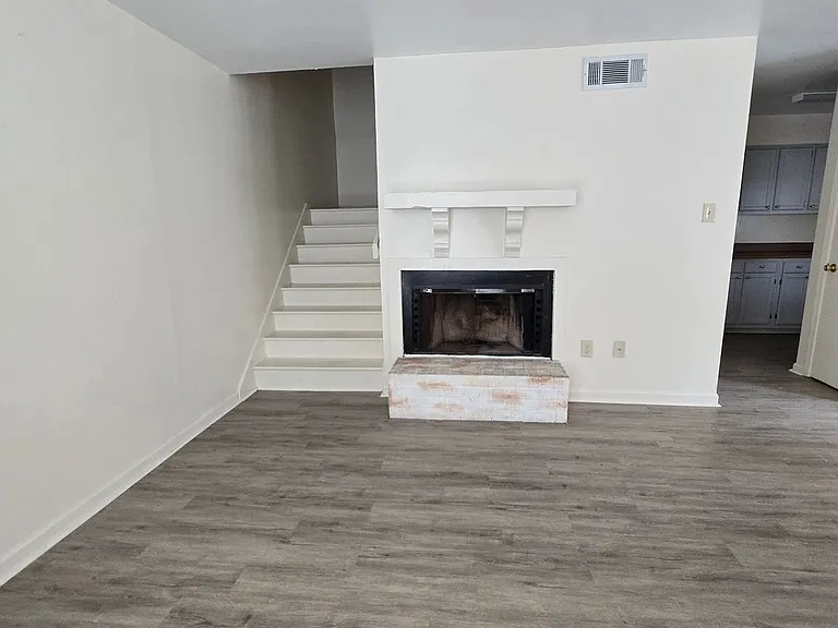 8469 Governor Dr — Photo 19