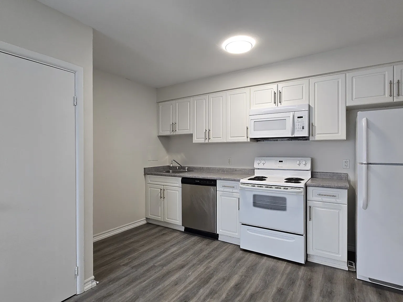 2 bed, $1,520 — Photo 2