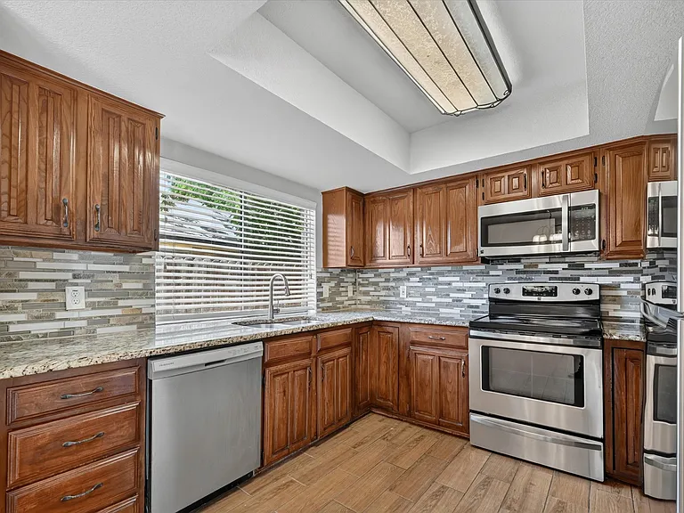 209 Glenwood Dr — Photo 26