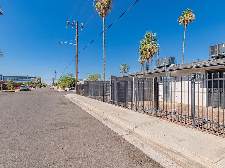 2539 W Pierson St — Photo 26