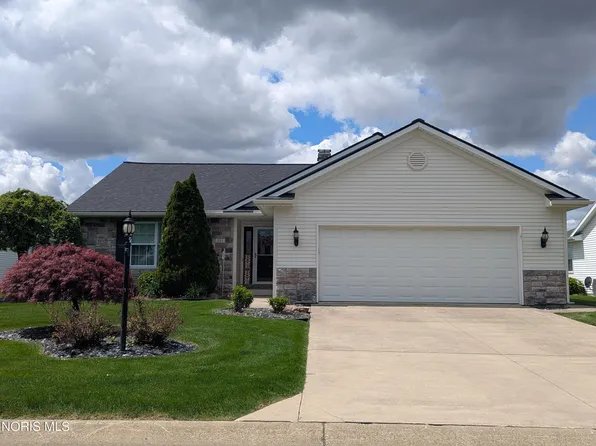 331 Country Meadows Dr, Oak Harbor, OH 43449