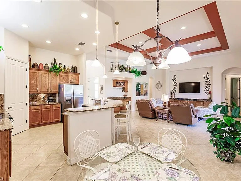 7684 Cottesmore Dr — Photo 14