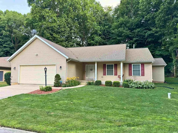 20384 Garnet Dr N, South Bend, IN 46614