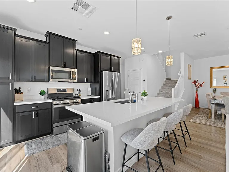 237 Callen Falls Ave #2011 — Photo 9