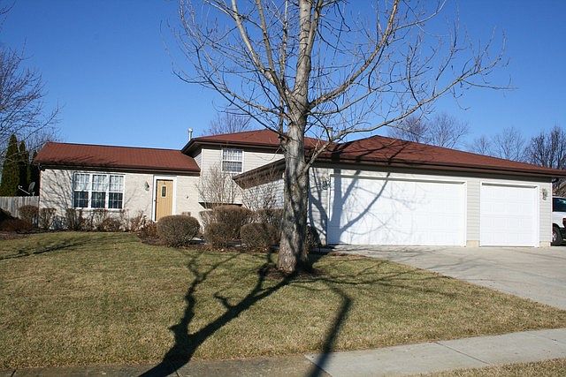 1st image of 895 Arrowhead Dr