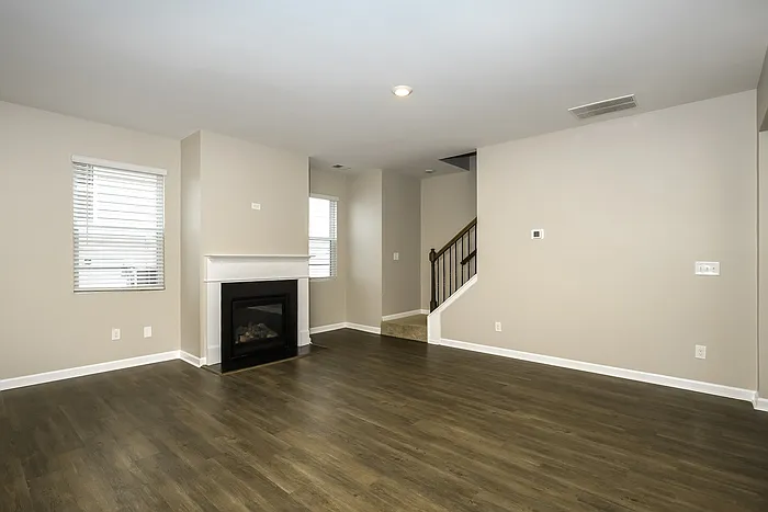 607 Wayland Ct — Photo 4