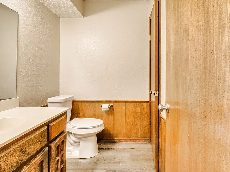 9006 N Rockwell Dr — Photo 11