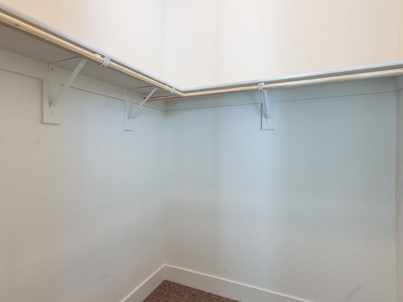 Bedroom 4 Closet