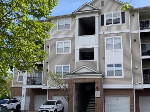 19611 Galway Bay Cir APT 403, Germantown, MD 20874