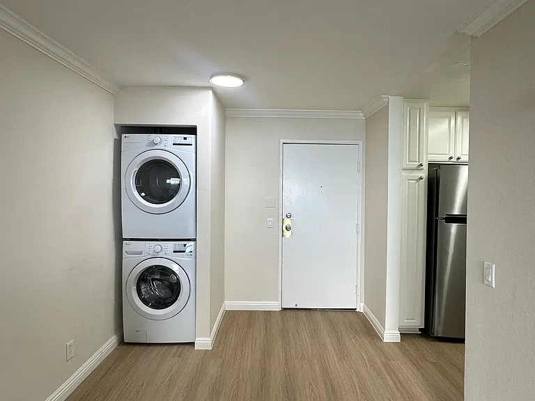Hyde Park Apts — Photo 23