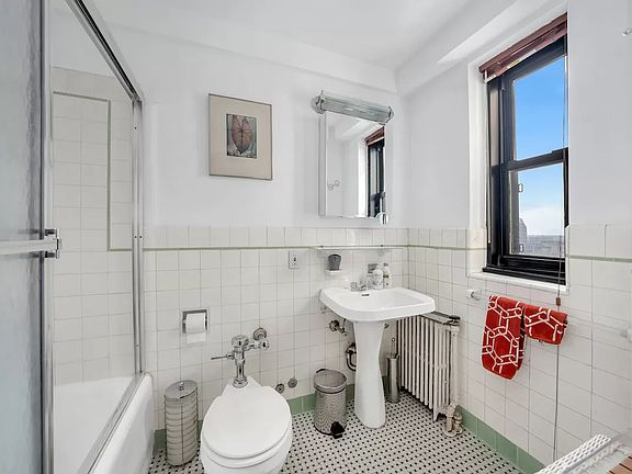 4th image of 300 W 23rd St #17M