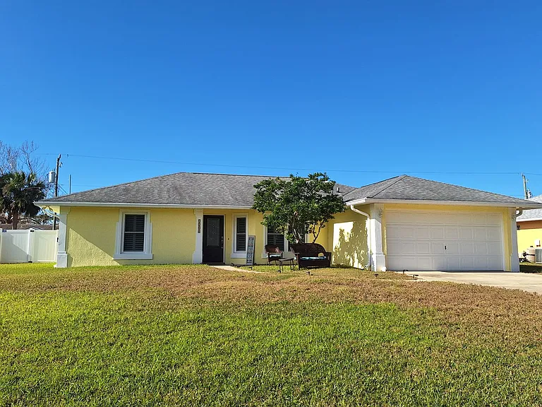 3208 Royal Palm Dr — Photo 1