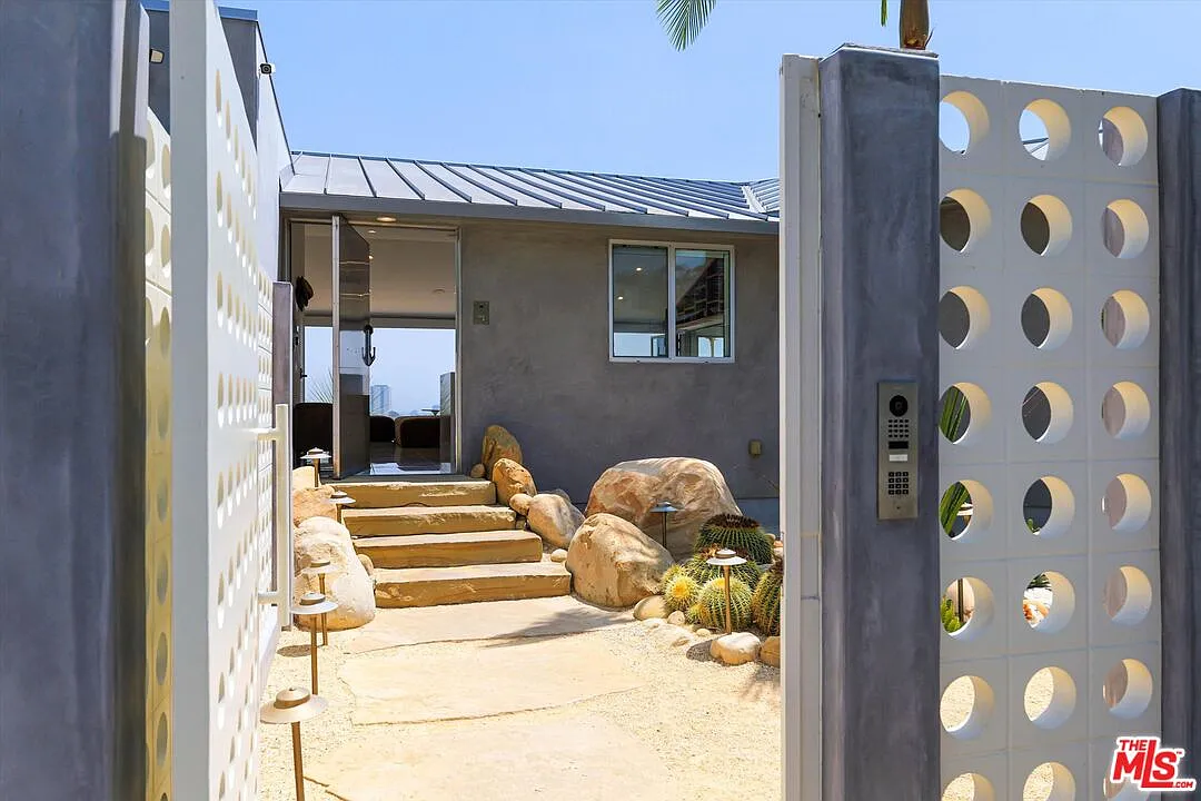 3 bed, 2.5 bath, 2793 sqft, $14,995 — Photo 3