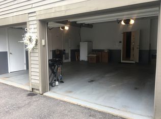 3 Mulberry Ln, Avon, CT 06001