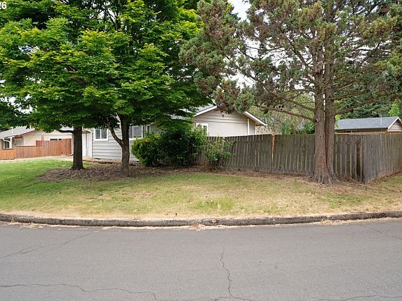 4th image of 2301 Compton St