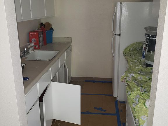 Kitchens vary by unit.