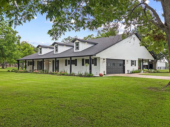 2nd image of 3320 Lottie Ln