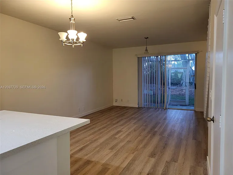 1990 Madeira Dr — Photo 4