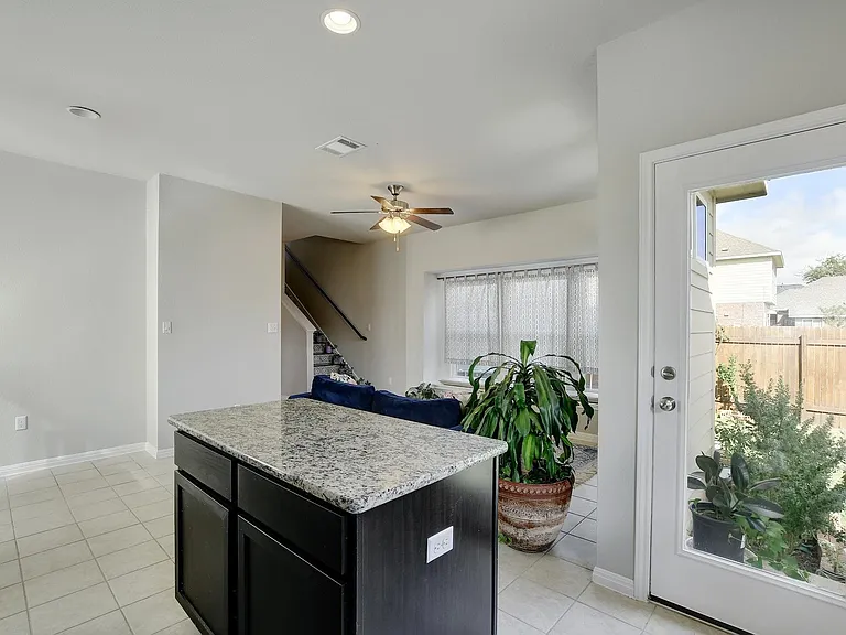 518 Stonewood Ln — Photo 11