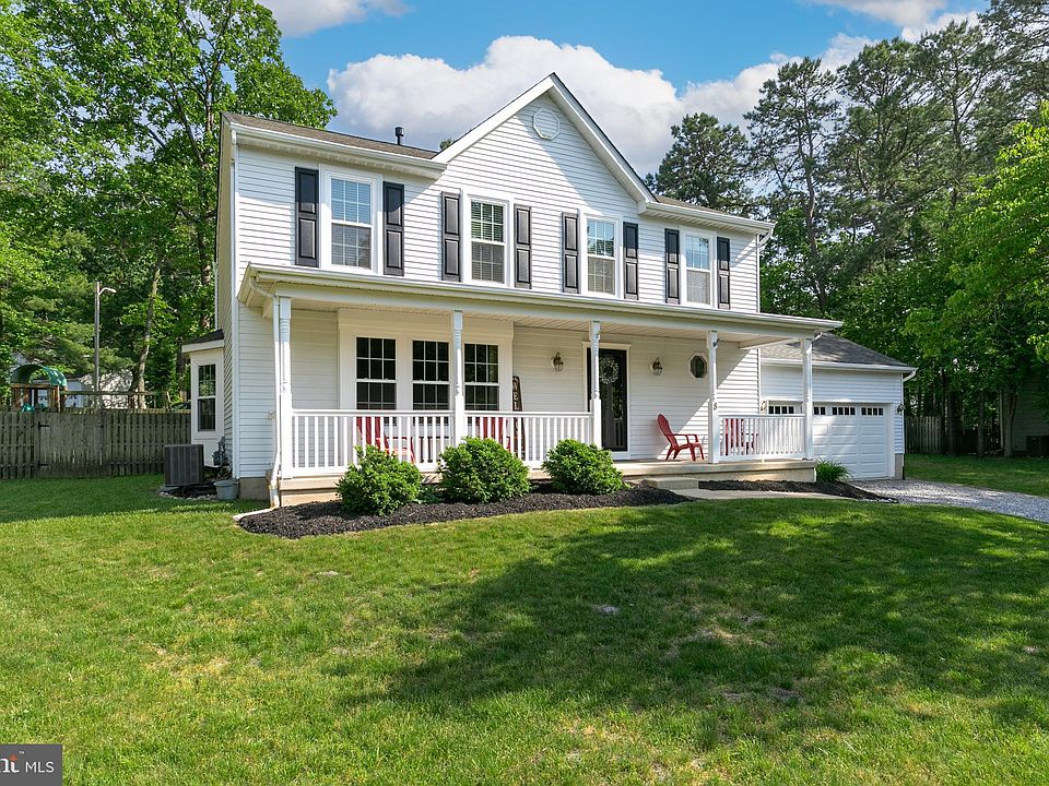 1st image of 8 Danbury Ct
