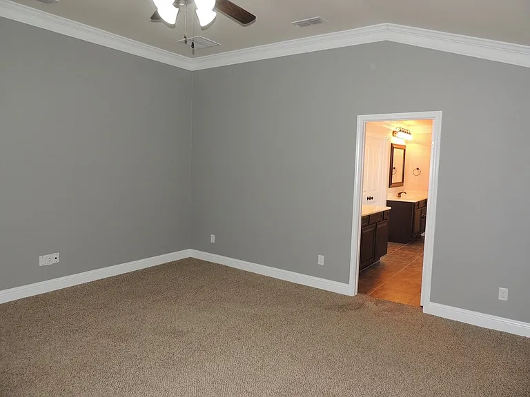5706 Champions Dr — Photo 23