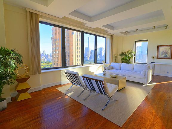 5th image of 12 W 72nd St Unit Penthouse B