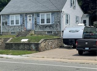 1566 Mendon Rd, Woonsocket, RI 02895