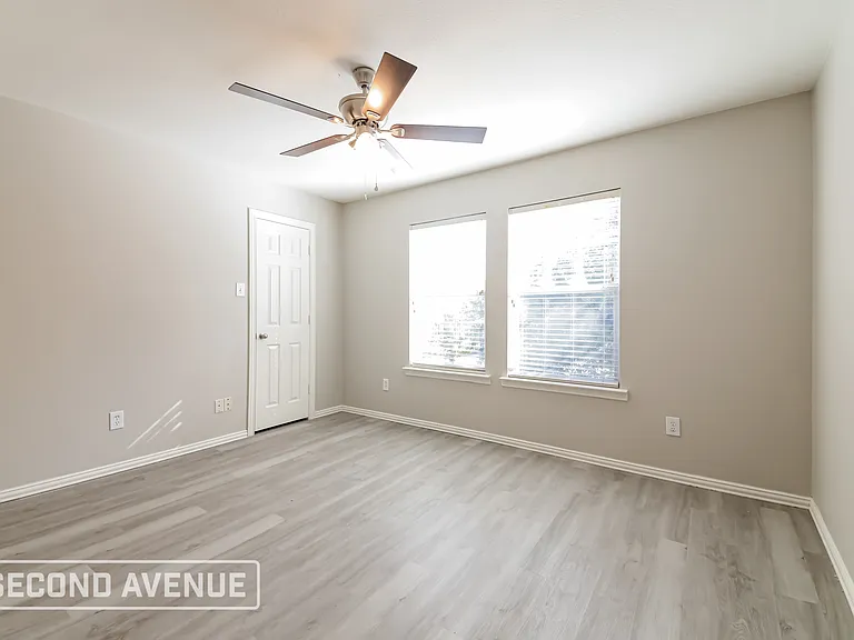 320 Creekside Dr — Photo 16