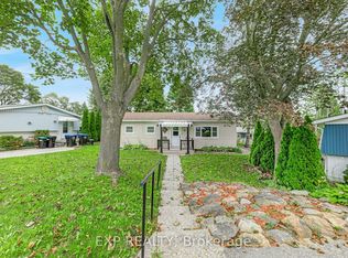 11 Hawthorne Dr, Innisfil, ON L9S 1P7